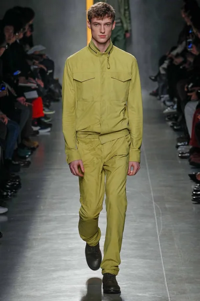 Look 15